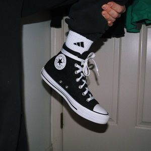 Converse Chuck Taylor All Star Black High Tops Women’s Size 7 US